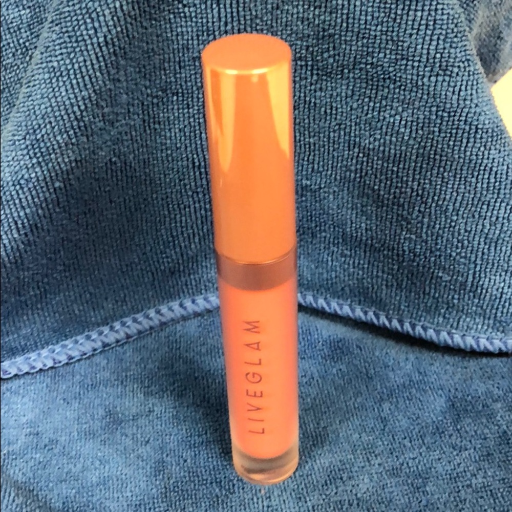 👄 Live Glam 1st Class Lipstick